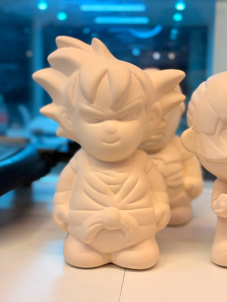 Cerámica de Goku pintada en Quito