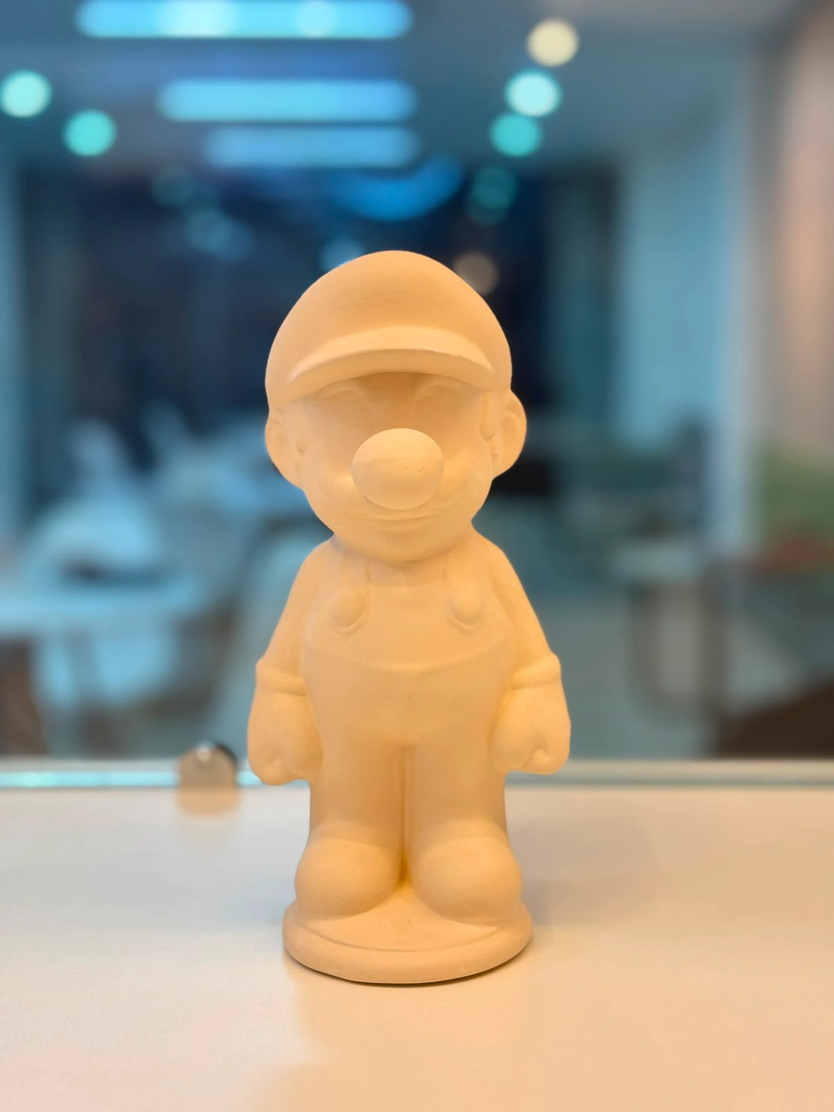 Cerámica de Mario grande pintada en Quito